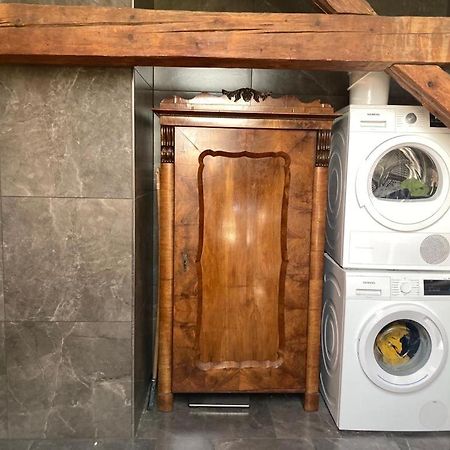 Altbau Zimmer In อานิฟ ภายนอก รูปภาพ